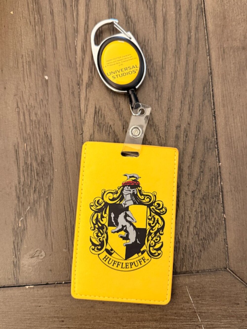 Official Universal Studios Wizarding World of Harry Potter Hufflepuff retractabl